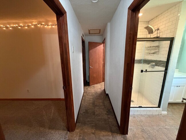 Building Photo - 2517 Chateau Dr
