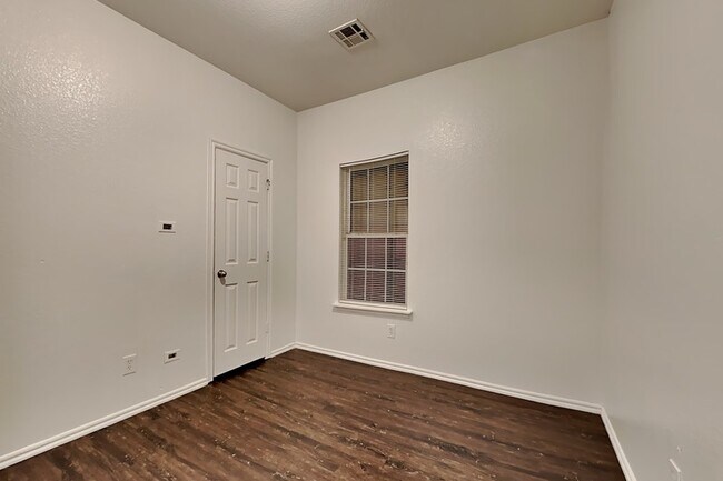 Building Photo - 7008 Eagles Landing
