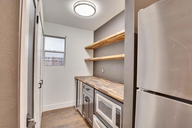 Building Photo - 7002 Skynook Dr