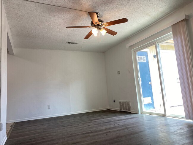 Building Photo - 5002 Blue Spruce Cir