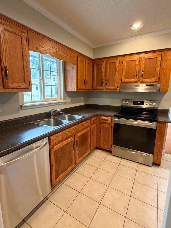 Building Photo - Spacious 3BR/2BA Home with Bonus Spaces & Large Fenced Yard