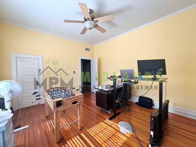 Building Photo - 2417B Clark Street