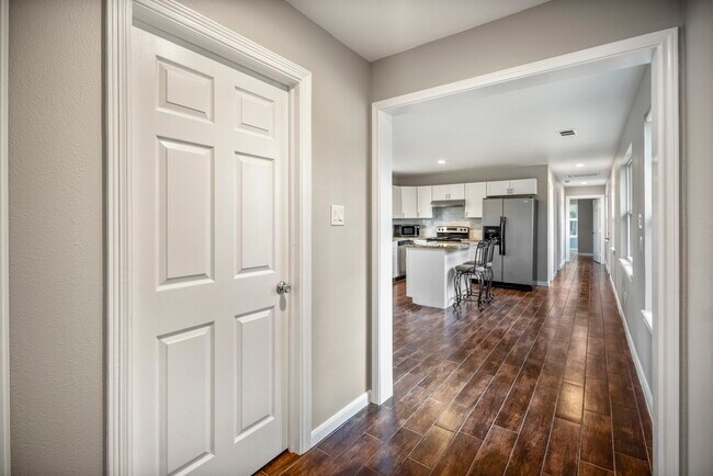 Building Photo - 628 Foster St