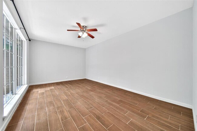 Building Photo - 259 Spring Pines Dr