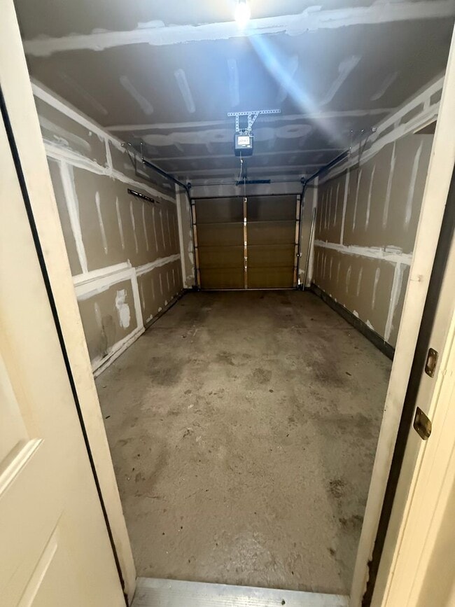 Building Photo - Condo for rent on Ellers Grove