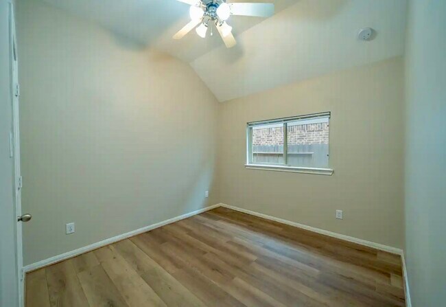 Building Photo - 31231 Balsam Hawk Ln
