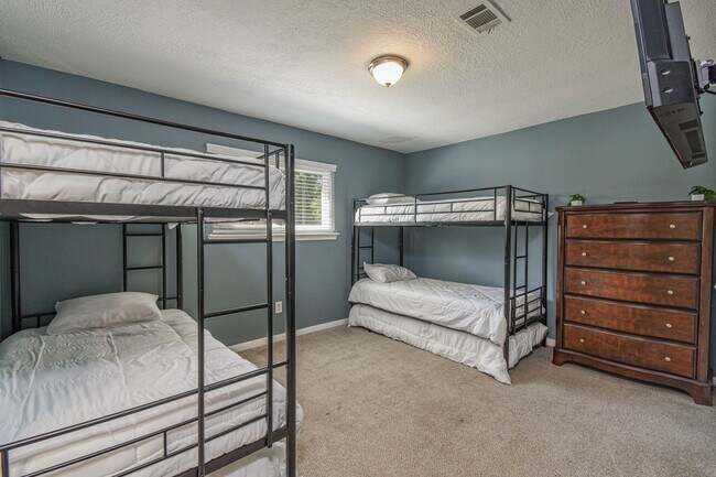 Building Photo - 11307 Canyon Trail Dr