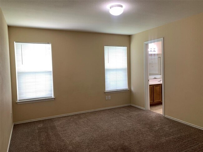 Building Photo - 2338 Green Meadows Ln