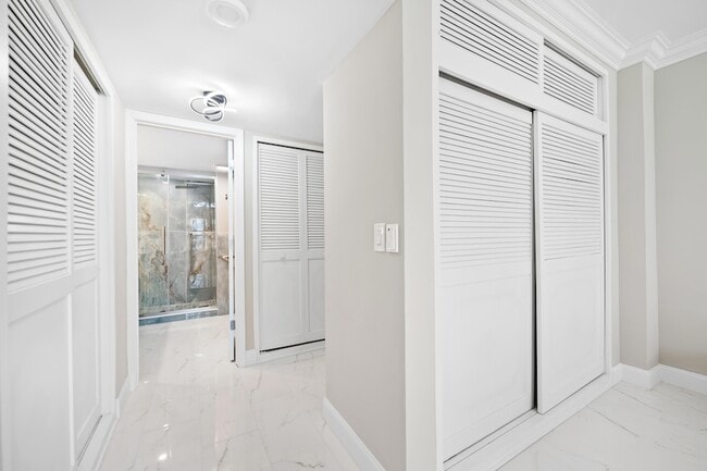 Building Photo - 3850 Galt Ocean Dr