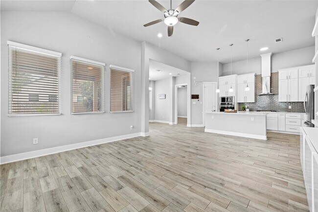 Building Photo - 8938 Intervale St