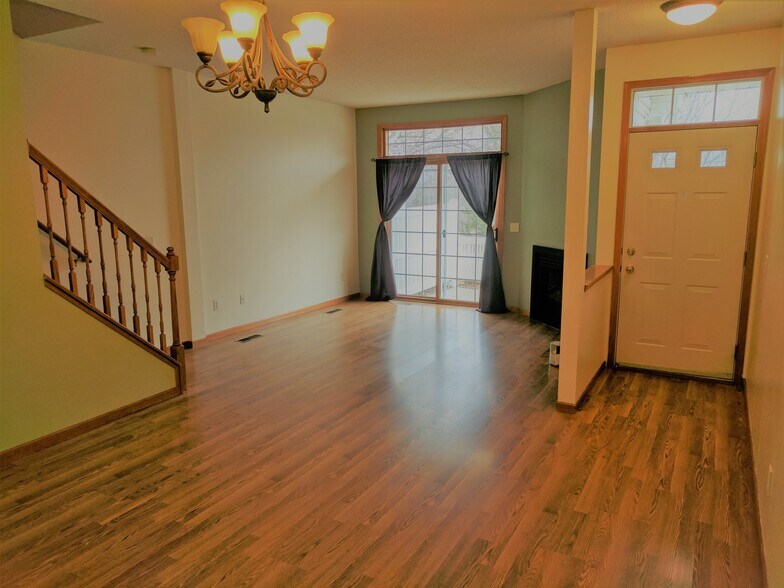 Building Photo - 3625 Vermilion Court North