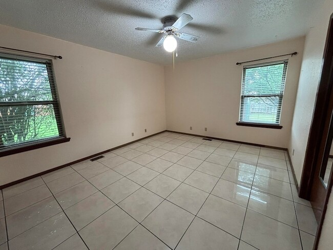 Building Photo - 1417 Matthew Dr