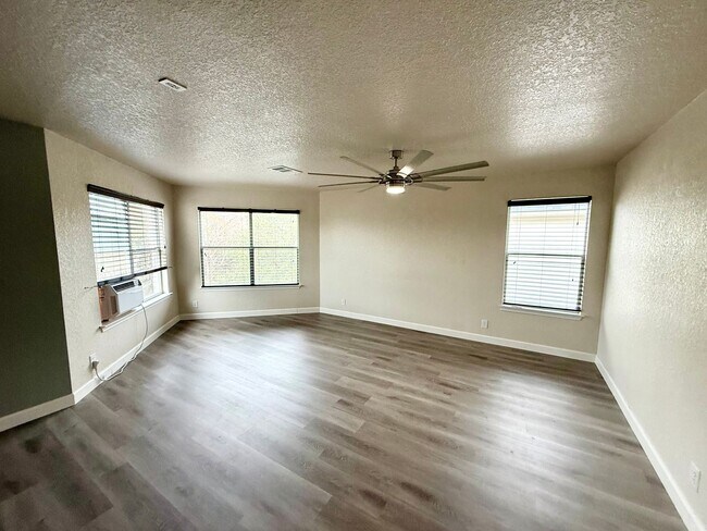 Building Photo - 3-bed 2.5bath home near Seaworld