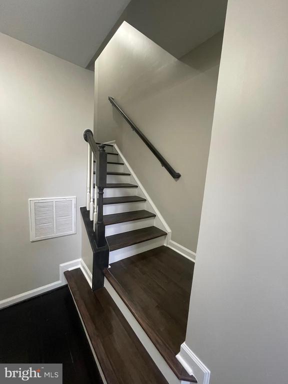 Building Photo - 8110 S Channel Dr