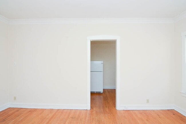 Building Photo - 2226 W Wilson Ave