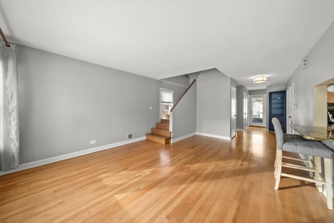 Building Photo - 7432 W Ainslie St