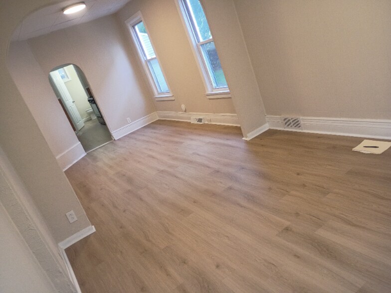 Building Photo - 137 Lockwood Ave
