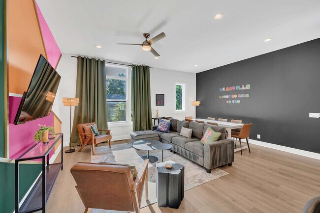 Building Photo - 516 27th Ave N