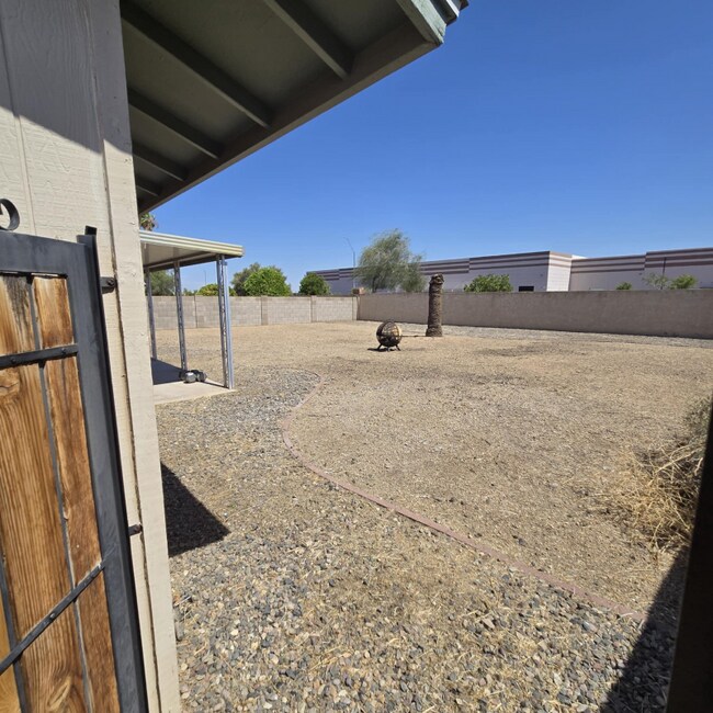 Building Photo - 10521 W Loma Ln