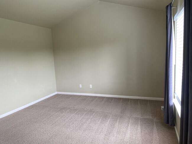 Building Photo - 11960 Meadowood Ln