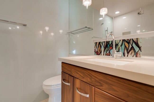Building Photo - Charming 3 Bedroom Single-Story with Firep...