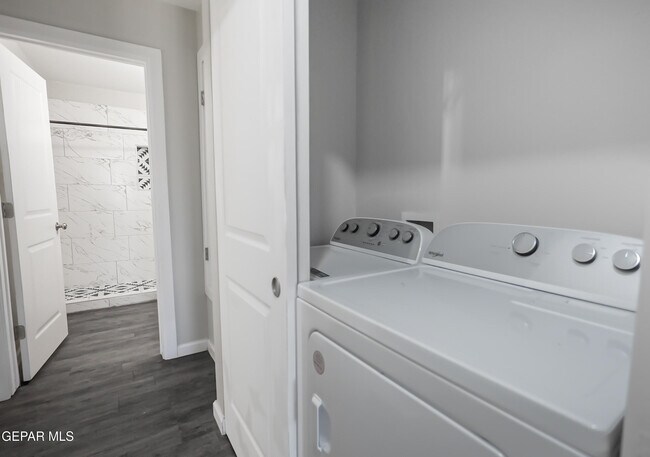 Building Photo - 8761 Lawson St