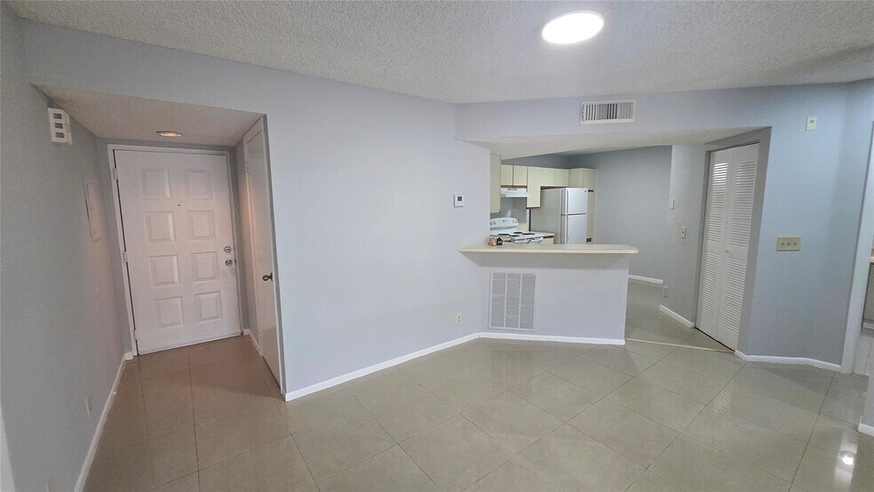 Building Photo - 9055 Wiles Rd