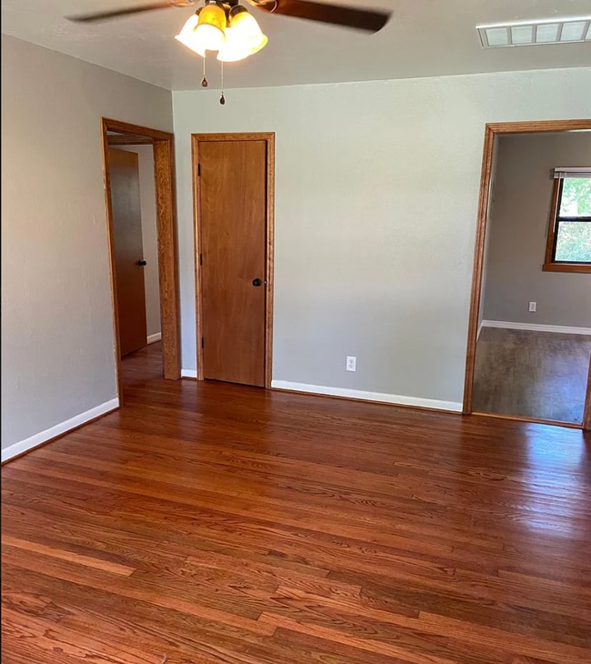 Building Photo - 822 Denison Dr