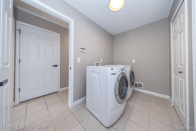 Building Photo - 1285 16th St