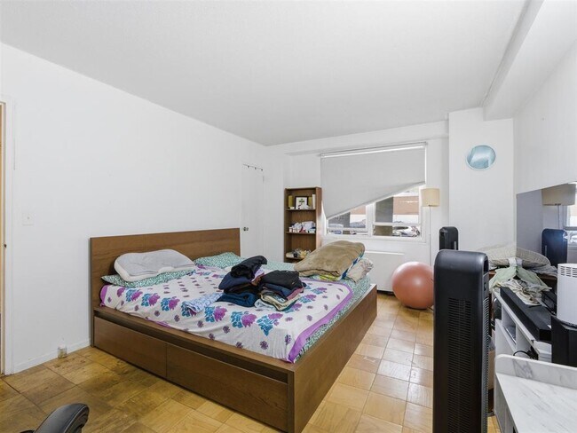 Building Photo - 201 St Pauls Ave