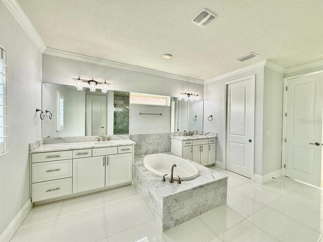 Building Photo - 18824 Birchwood Groves Dr