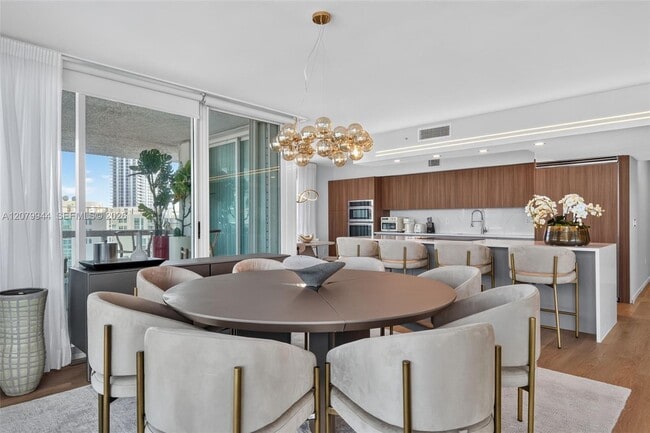 Building Photo - 16500 Collins Ave