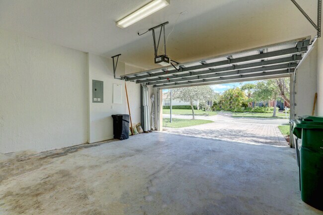 Building Photo - 9516 SW Flowermound Cir