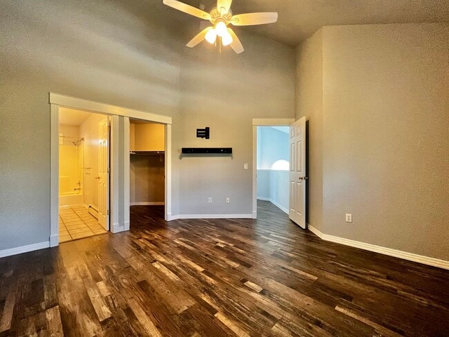 Building Photo - 3 Bed, 3 Bath Townhome in Fort Collins!