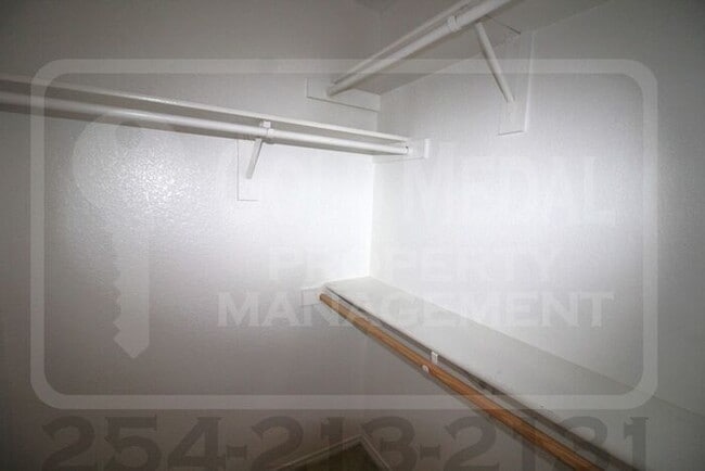 Building Photo - 3402 Hereford Ln