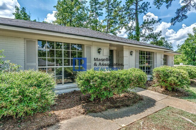 Building Photo - 4 Bed/2 Bath Home in Crossgates in Brandon