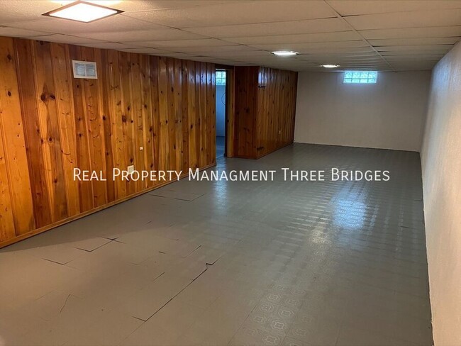 Building Photo - 7025 Richwood Ln