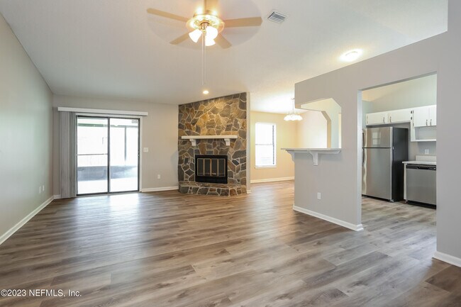 Building Photo - 1441 Kingfisher Ln N