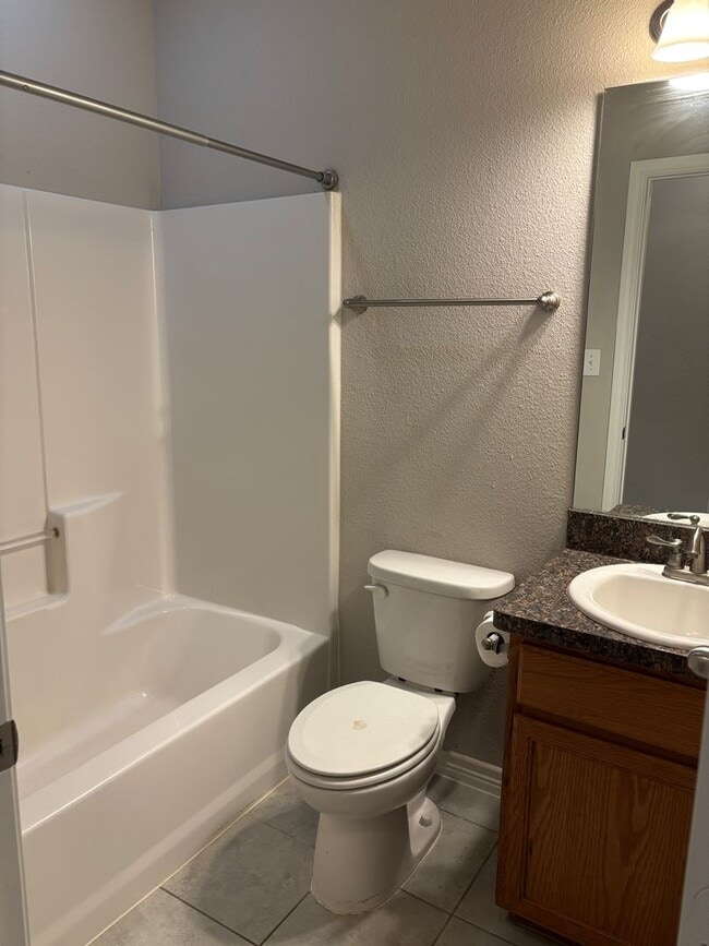 Building Photo - 3/2/1 on Quiet Street Near a Park!