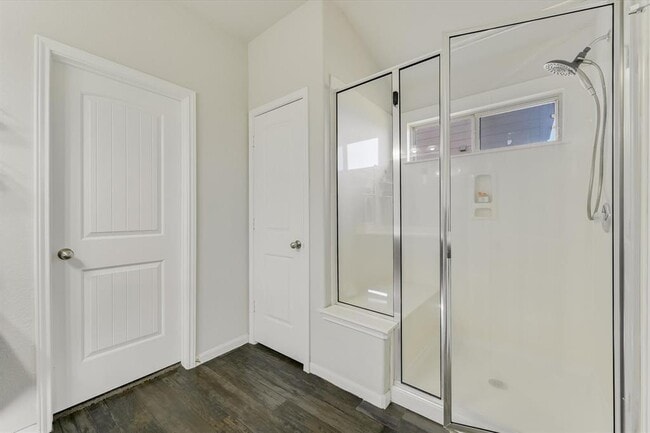 Building Photo - 725 Pinnacle Dr