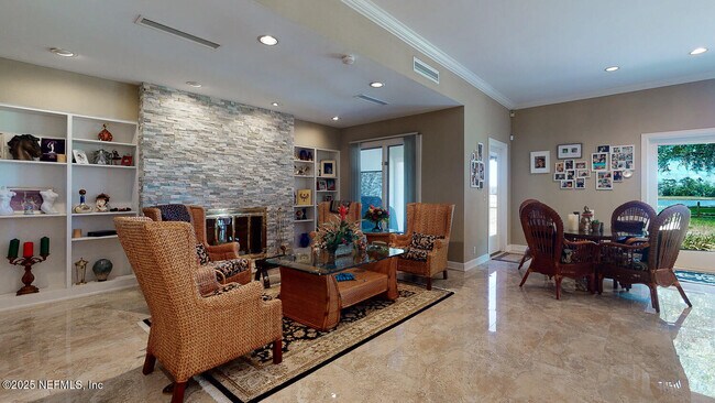 Building Photo - 7987 Hollyridge Rd