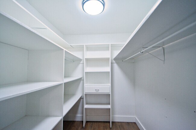 Building Photo - 671 W Merriweather St