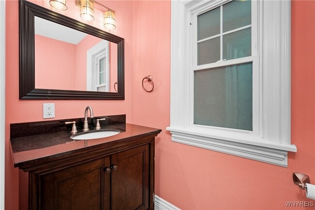 Building Photo - 108 Park St