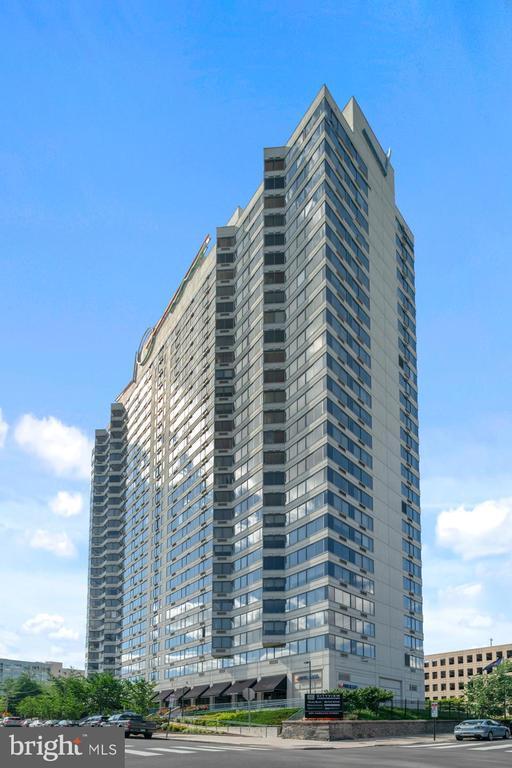 Building Photo - 2001 Hamilton St