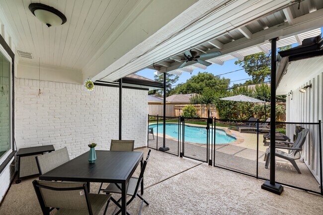 Building Photo - 4411 Deer Lodge Dr