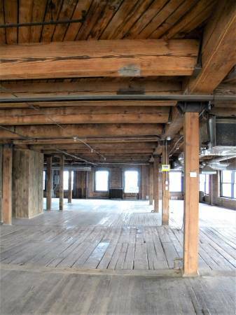 Building Photo - 1427 W 9th St