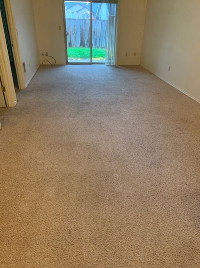 Building Photo - Duplex on Benjamin Ave