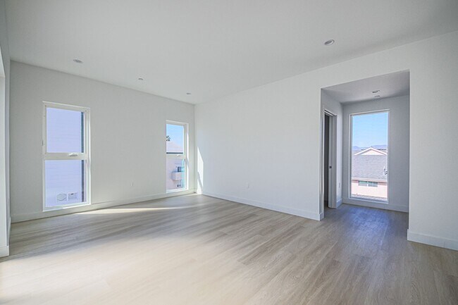 Building Photo - Luxury 2026 Townhomes with Massive Bedrooms + Decks with Views