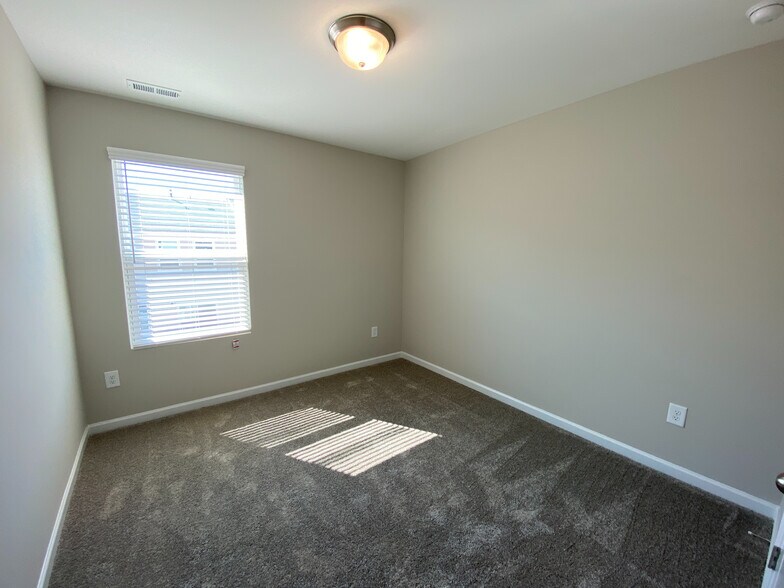 Building Photo - Room in Townhome on Adobe Pl