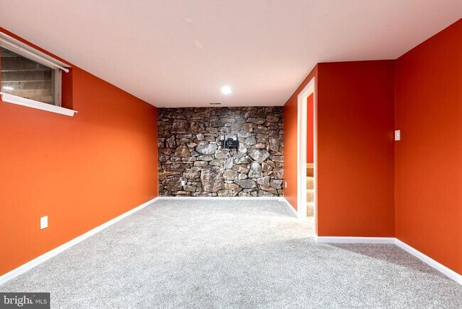 Building Photo - 684 Lions Gate Ln